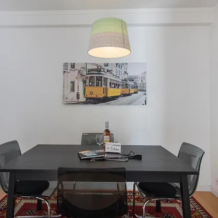 Charming In Center With Garage شقة