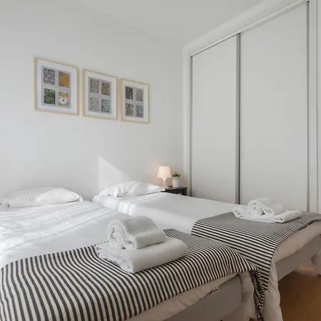 Charming In Center With Garage شقة *