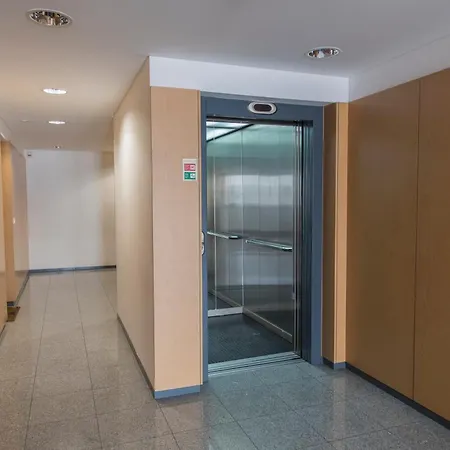 Charming In Center With Garage * ליסבון