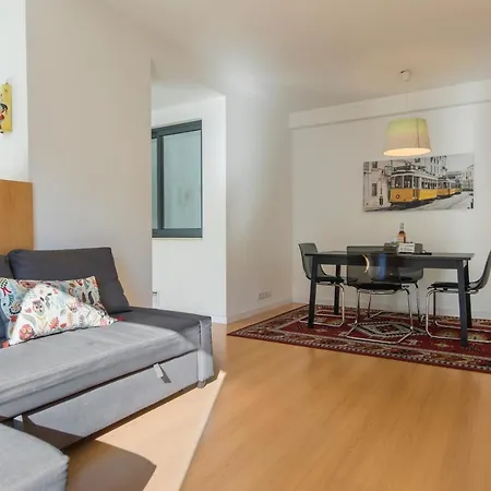 Charming In Center With Garage Apartment